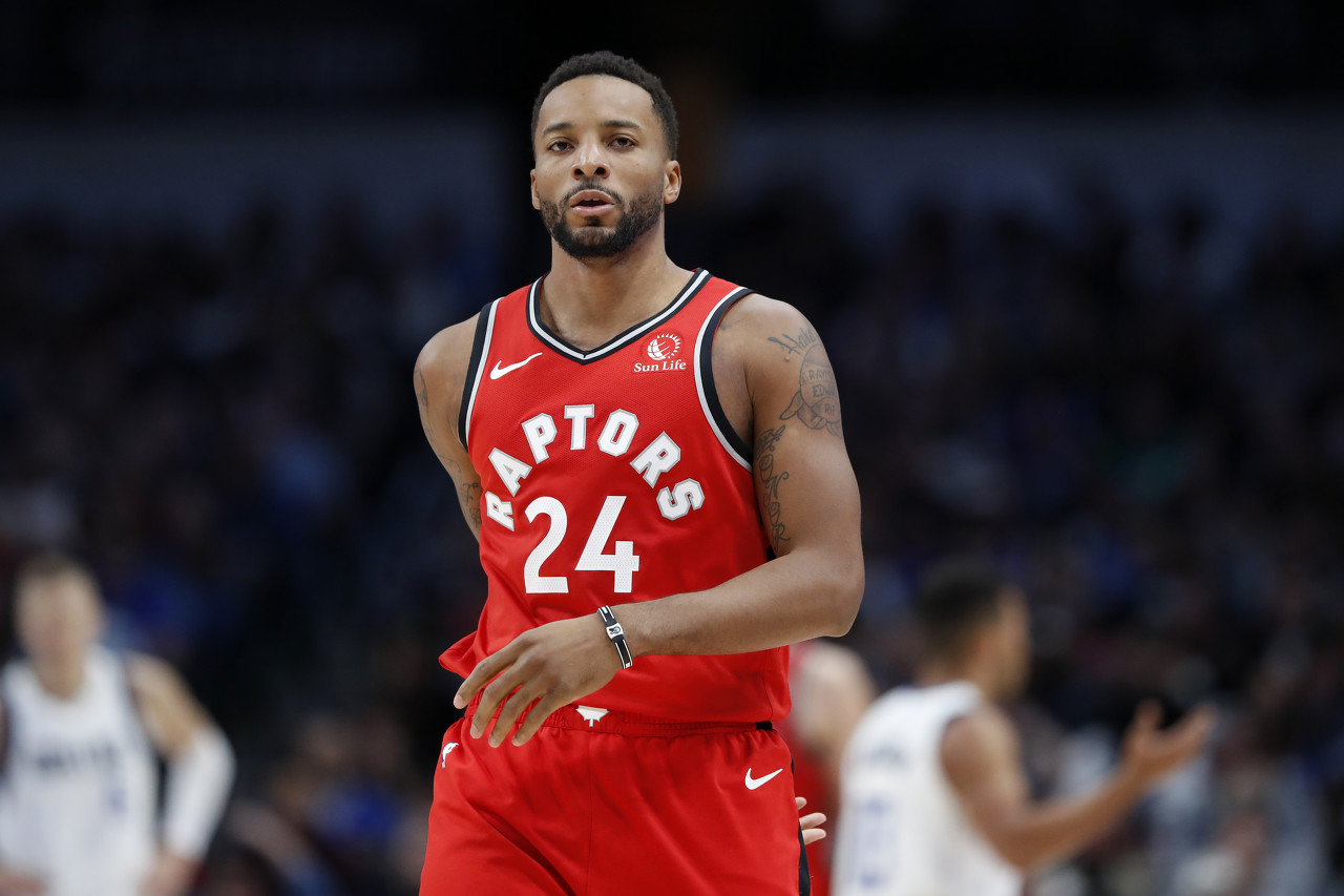 完成梅开二 完成梅开二